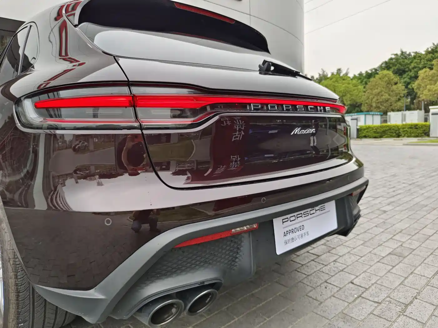 PORSCHE MACAN