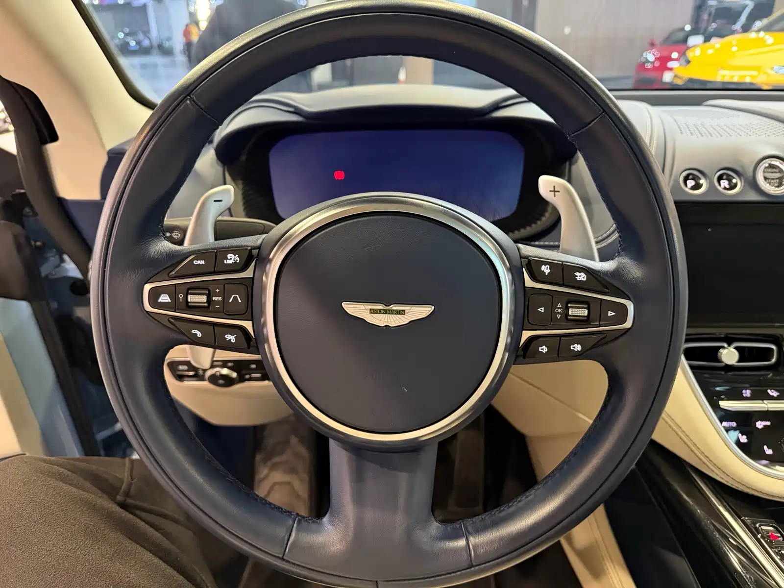 Фото 7 - Aston Martin DBX