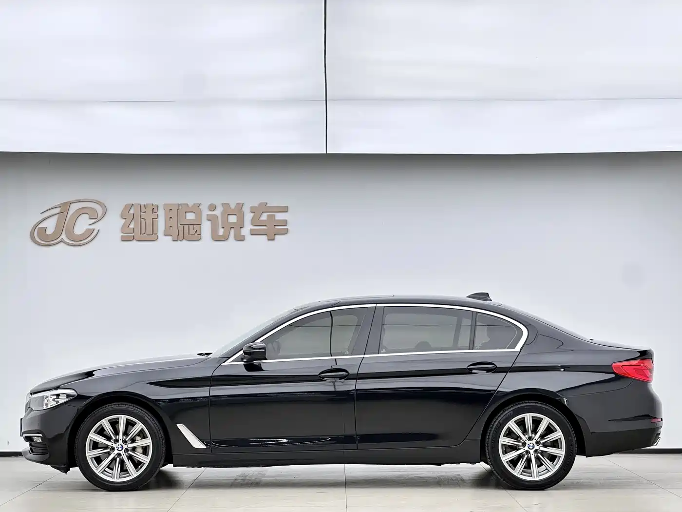 BMW 5 Series 2018 528Li Launch Special Edition фото 17