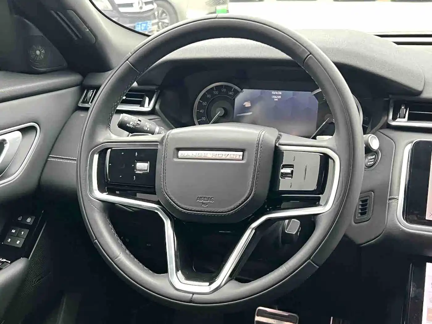 Land Rover Range Rover Velar 2023 250PS Gloss Black Collector's Edition фото 10