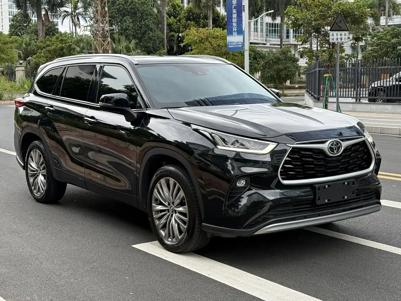 Toyota Highlander 2025 2024 2.5L Smart Hybrid 4WD Premium 7-seater