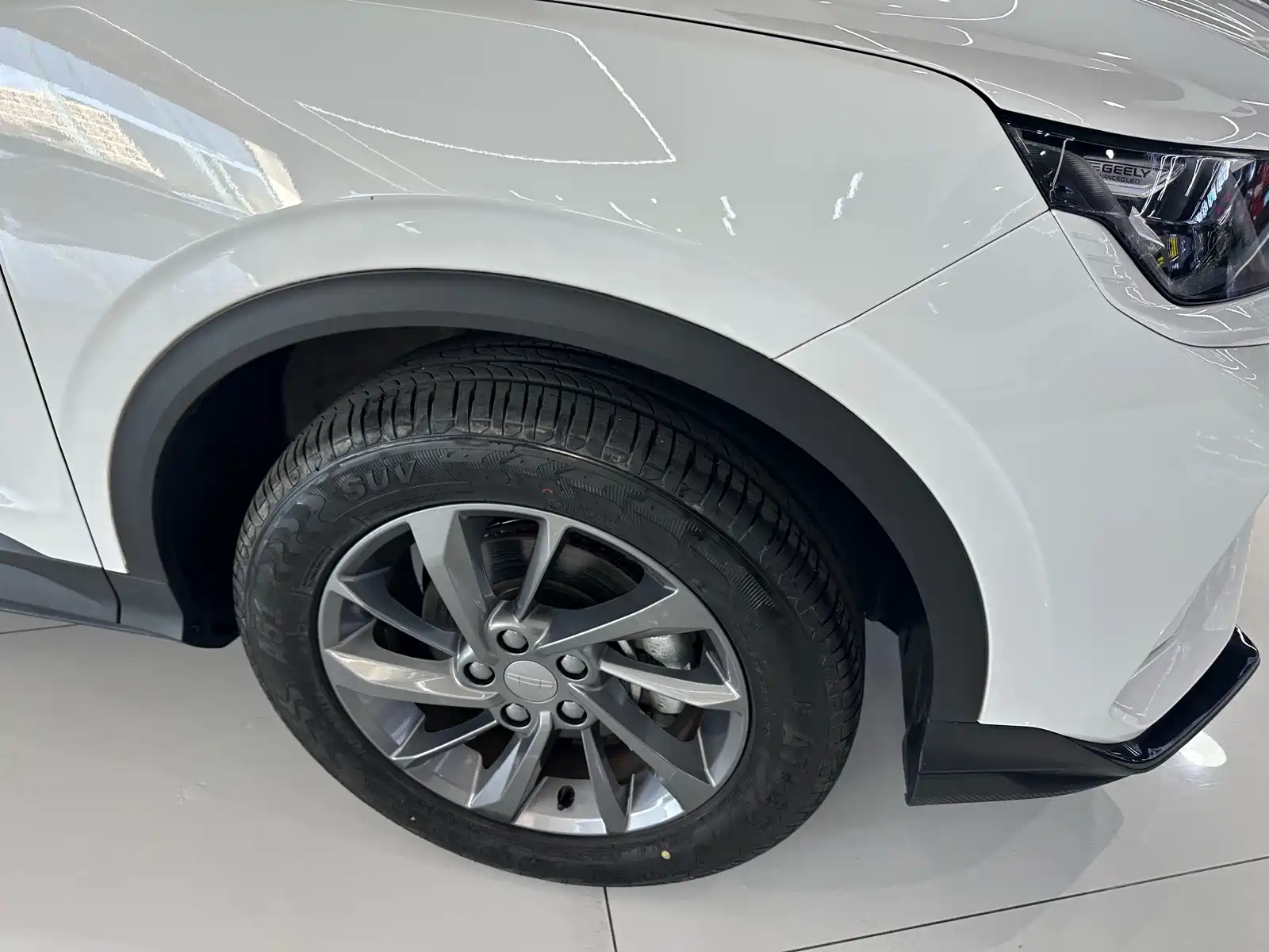 Фото 18 - Geely Coolray