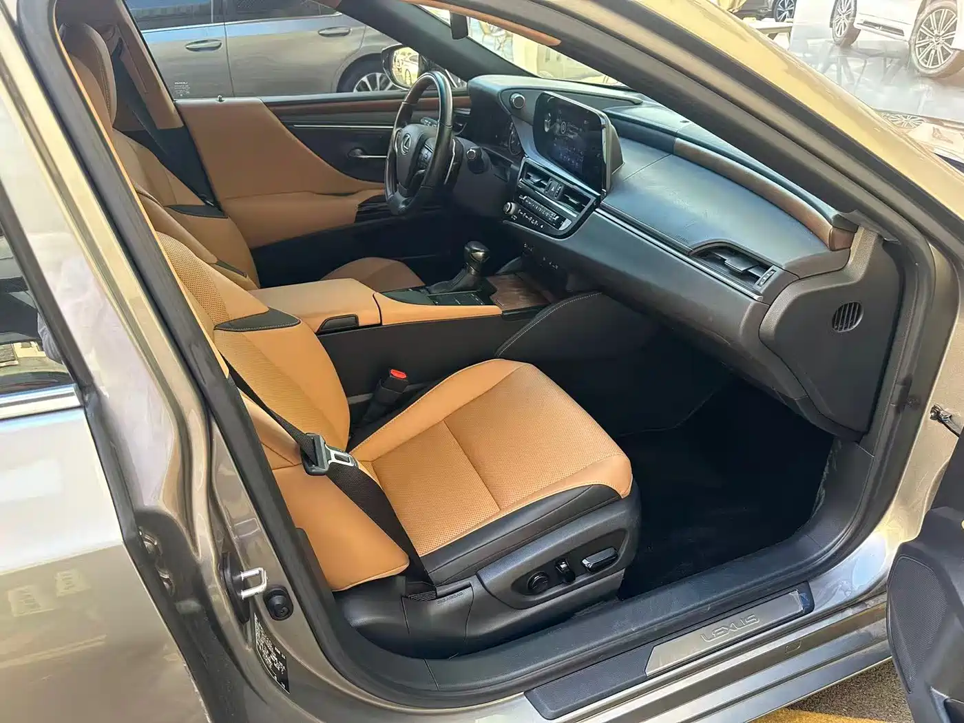 Lexus ES 2021 200 Luxury Edition фото 21
