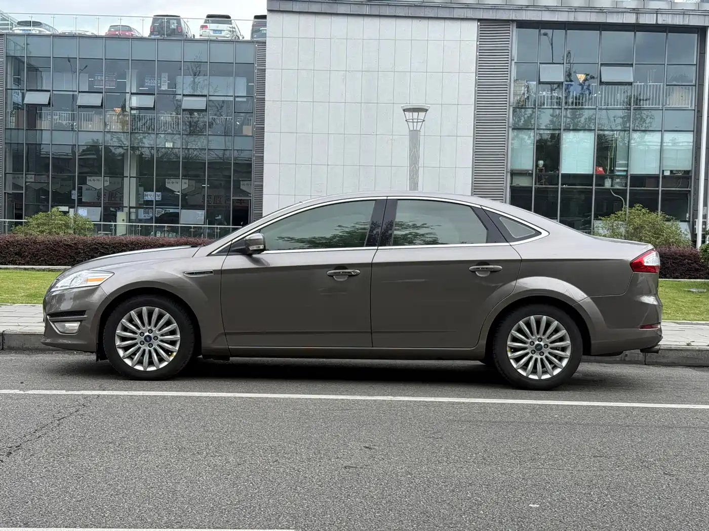Ford Mondeo 2012 2013 2.3L Luxury Model