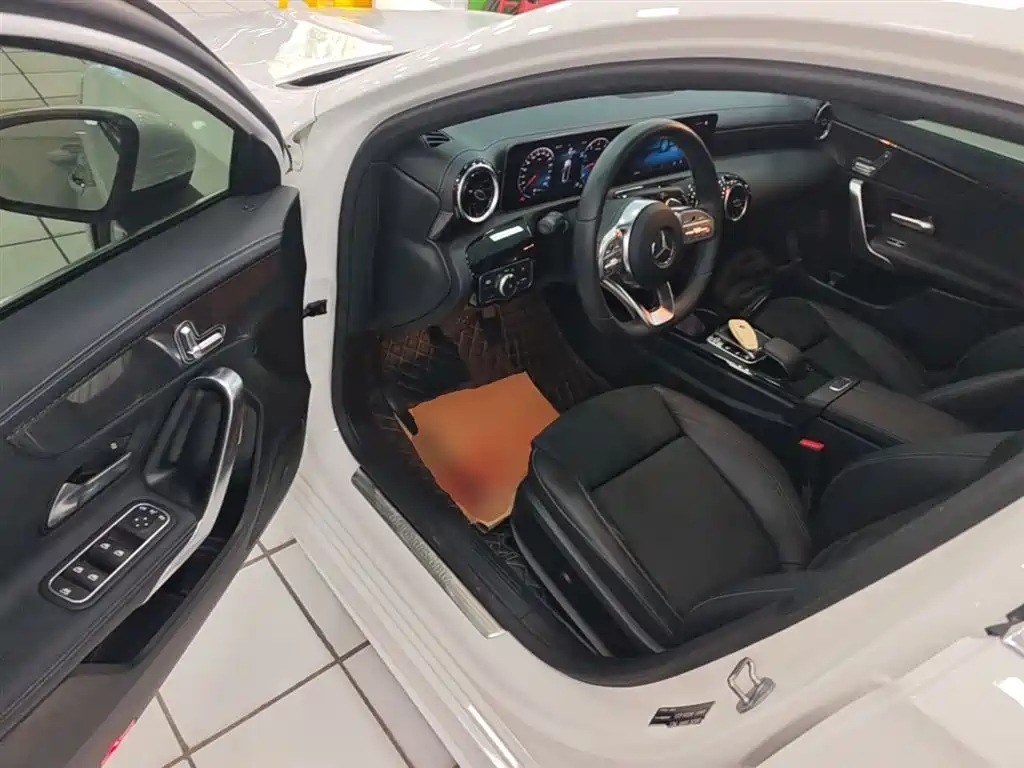 Mercedes-Benz A-Class 2019 A 200 L Sport Sedan фото 16