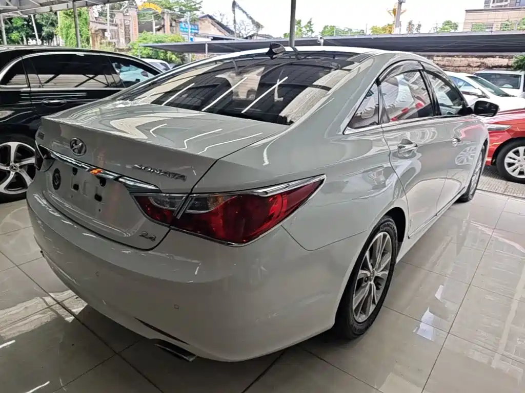Фото 7 - Hyundai Sonata