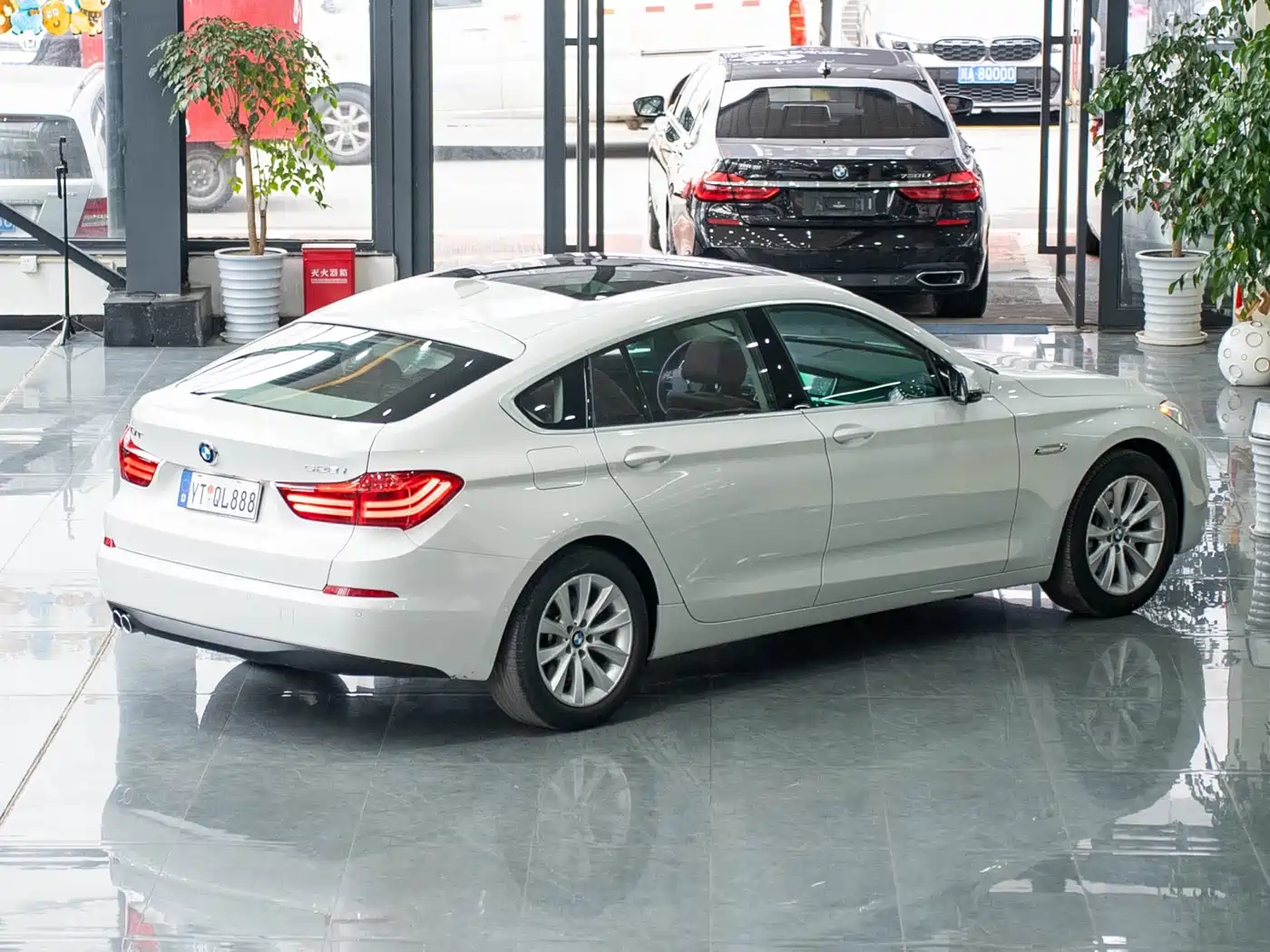 BMW 5 Series GT 2014 528i Leading фото 7