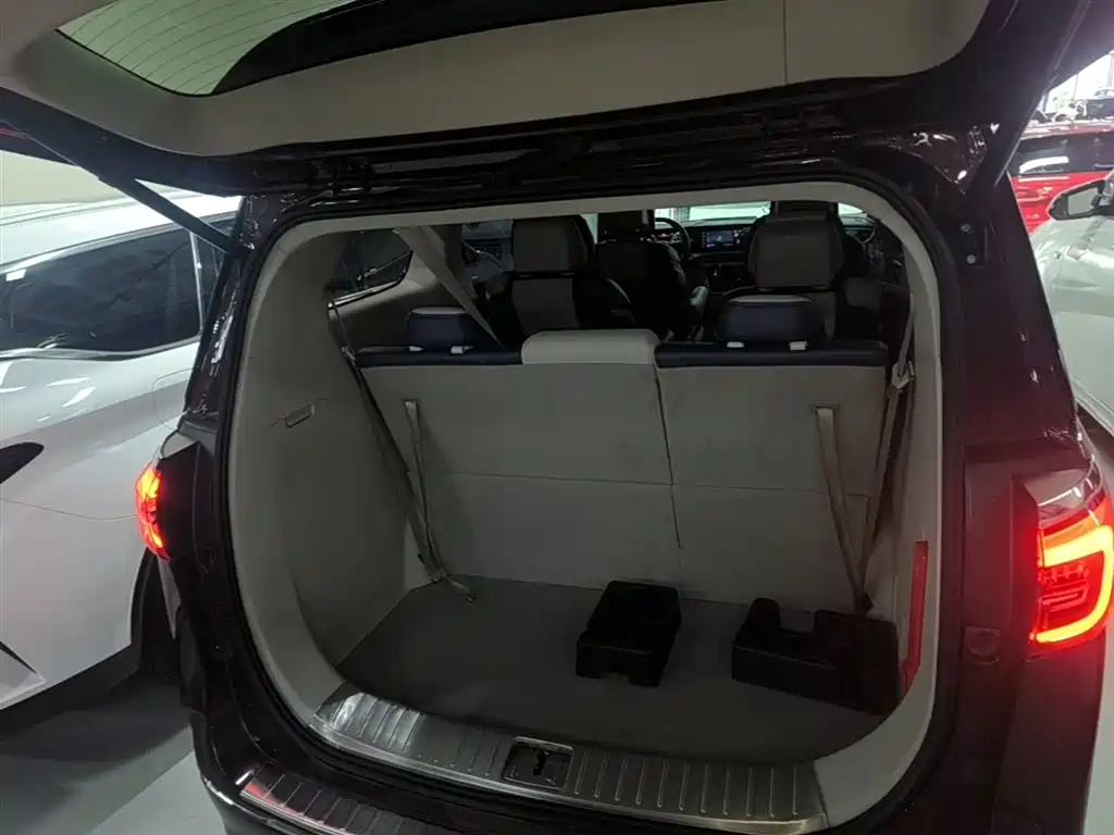 Photo 19 - Buick GL8