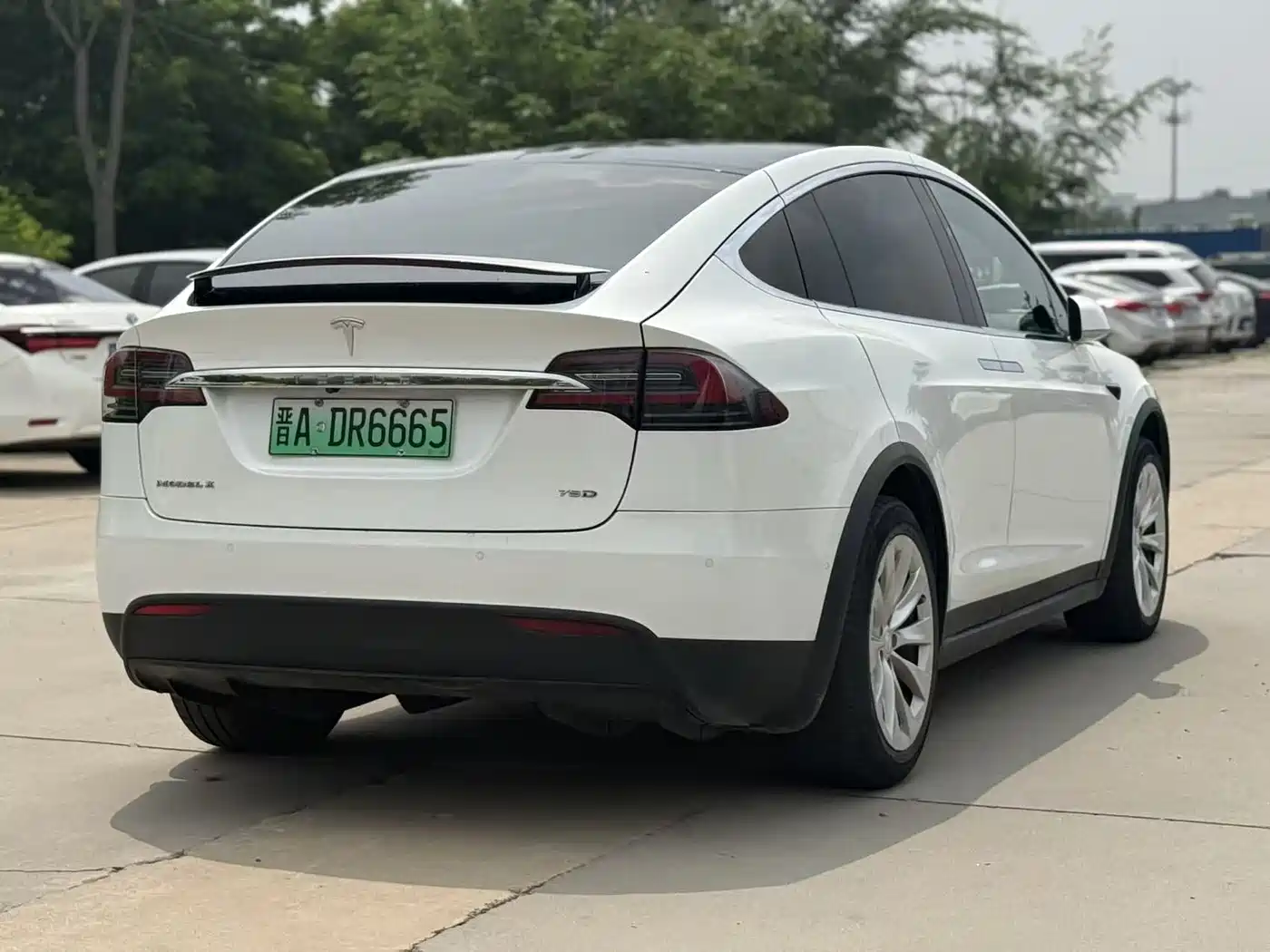 TESLA MODEL X