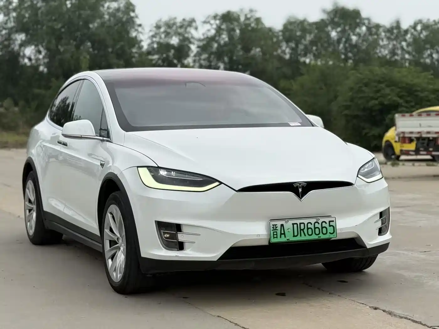 TESLA MODEL X