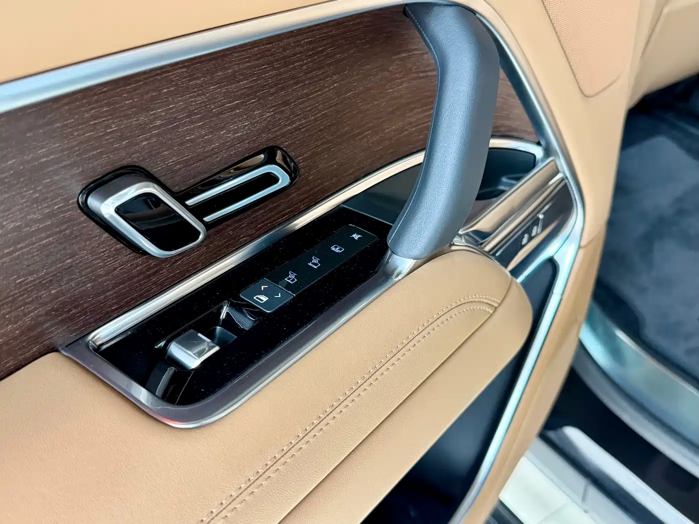Land Rover Range Rover 2023 3.0 L6 360PS Golden Age Edition фото 27