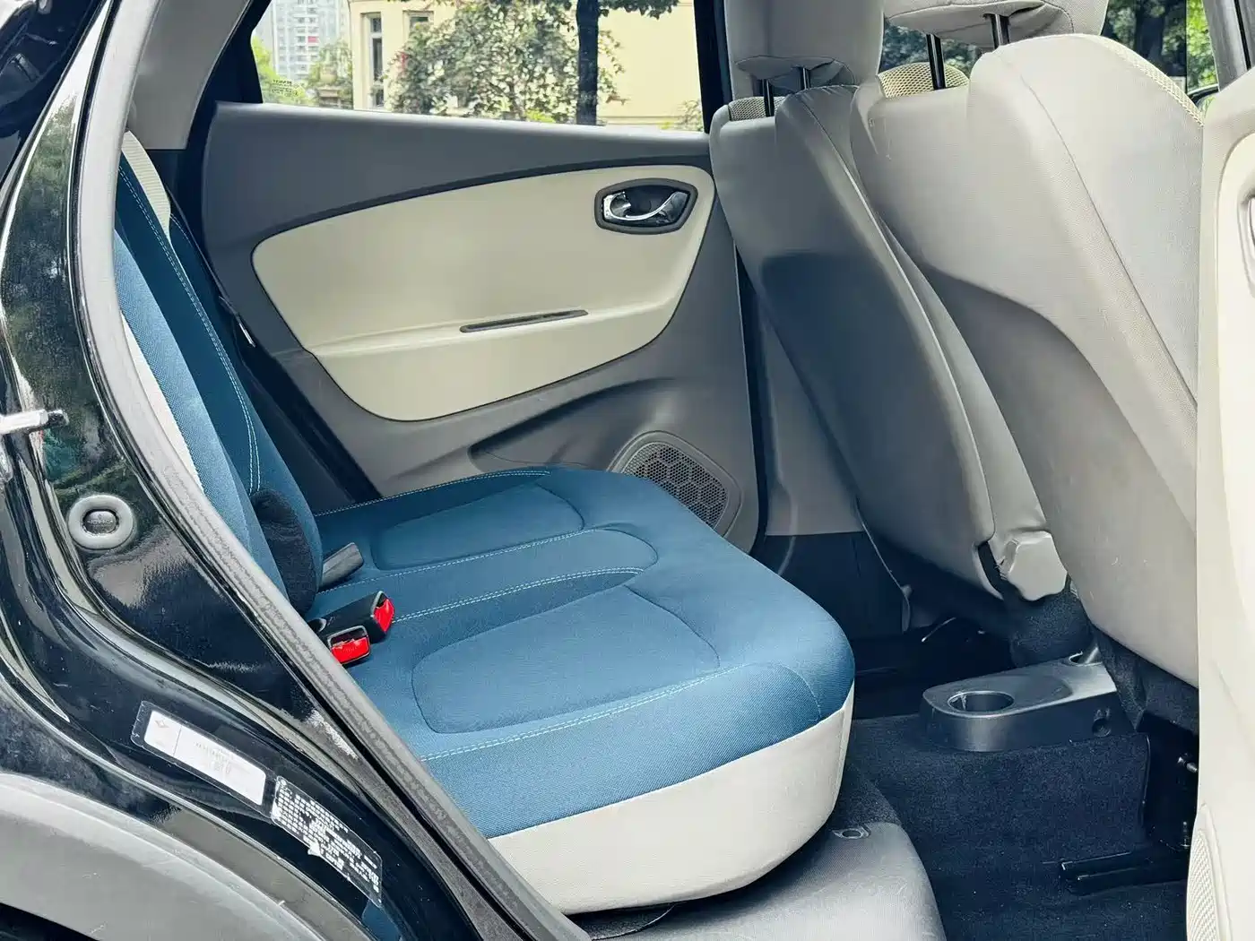 Renault Captur 2016 2015 Model 1.2T Automatic Standard Edition