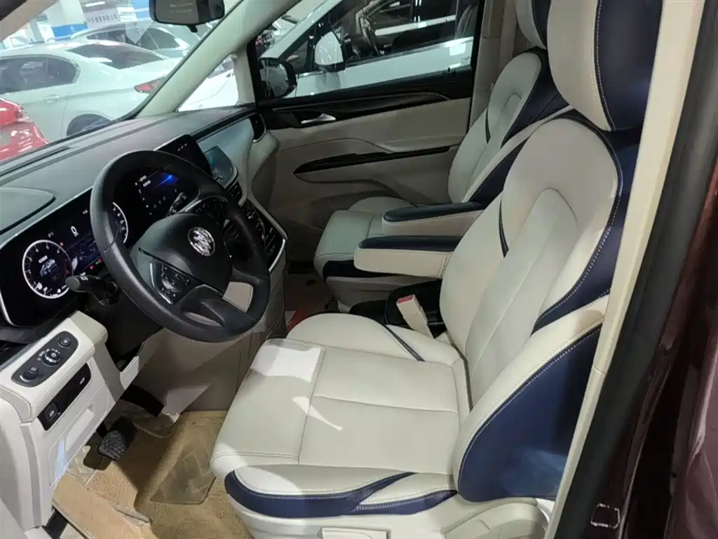 Photo 15 - Buick GL8