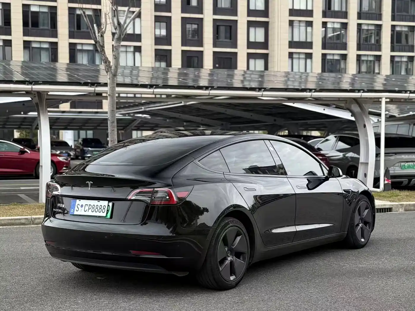 TESLA MODEL 3