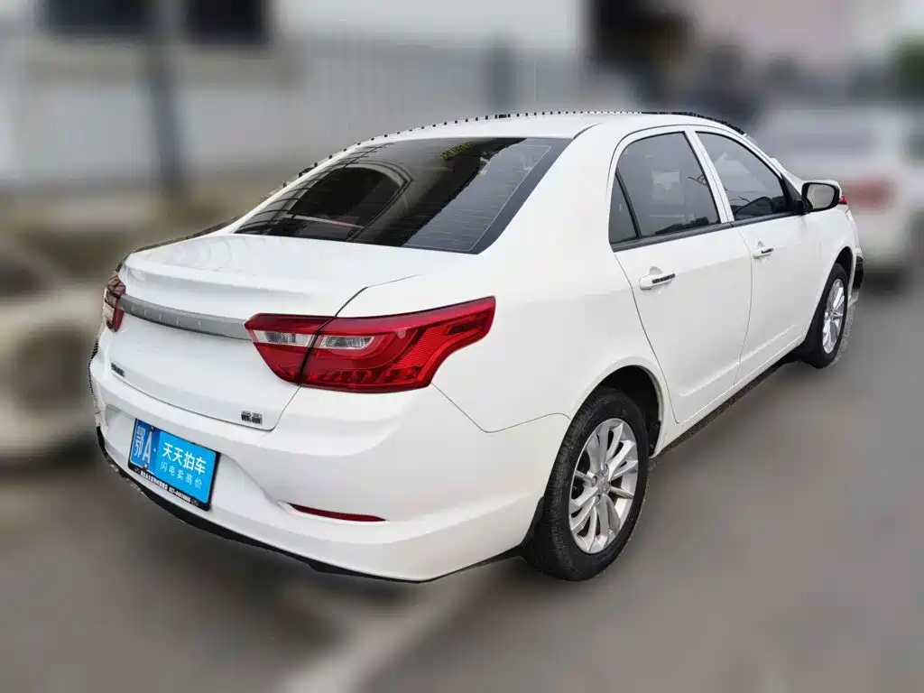 Фото 2 - Geely Vision