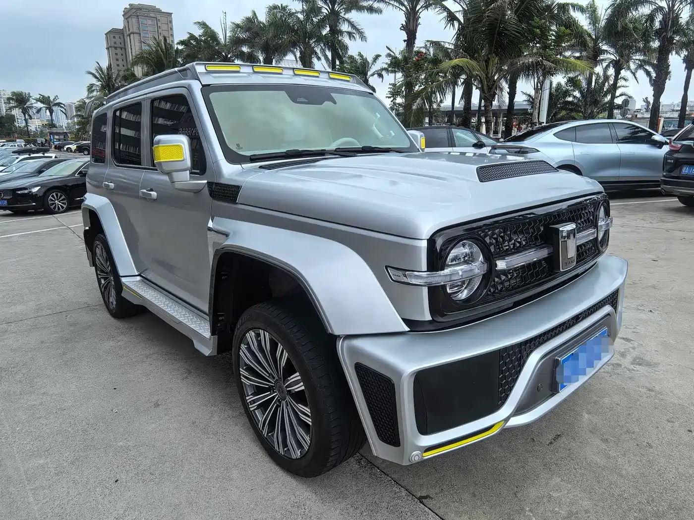 TANK CO CREATION TANK 300