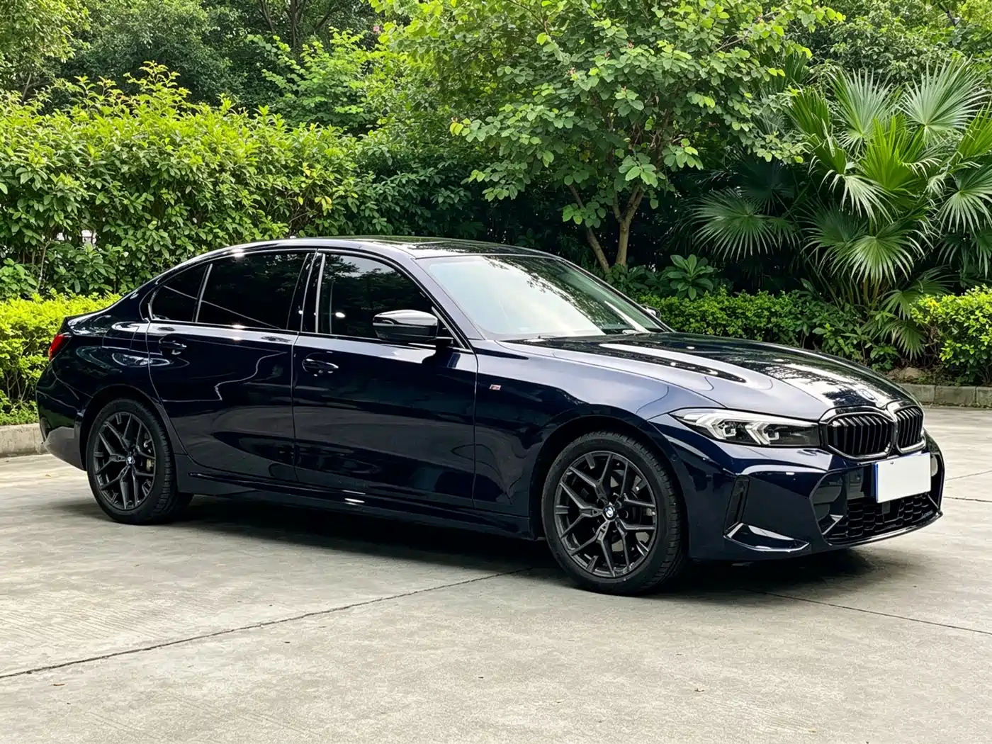 BMW 3 Series 2025 330Li M Sport Night Edition фото 3