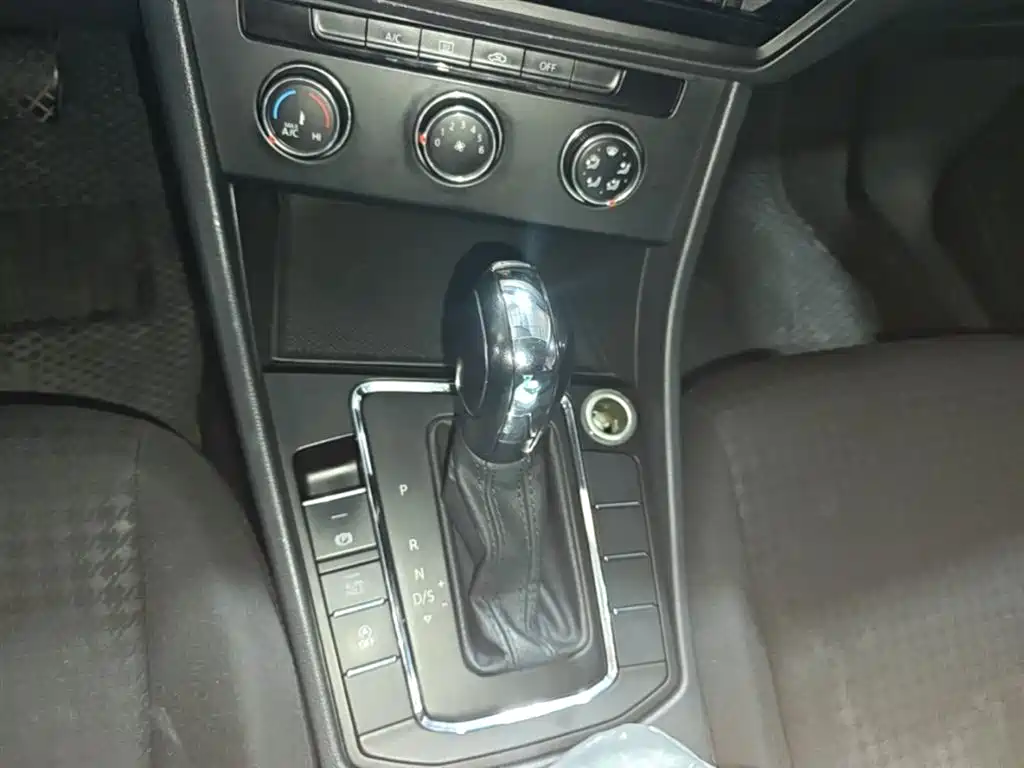 Volkswagen Bora 2019 Facelift 1.5L Automatic Fashion China VI фото 14