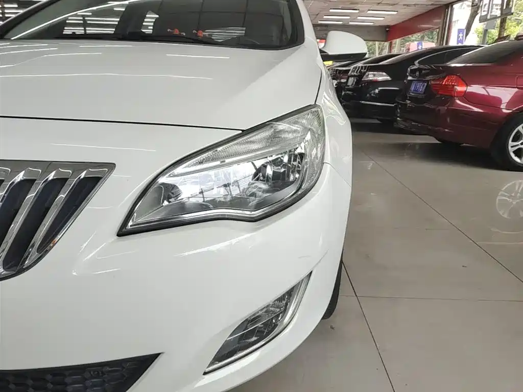 Buick Excelle 2014 XT 1.6L Automatic Fashion фото 24