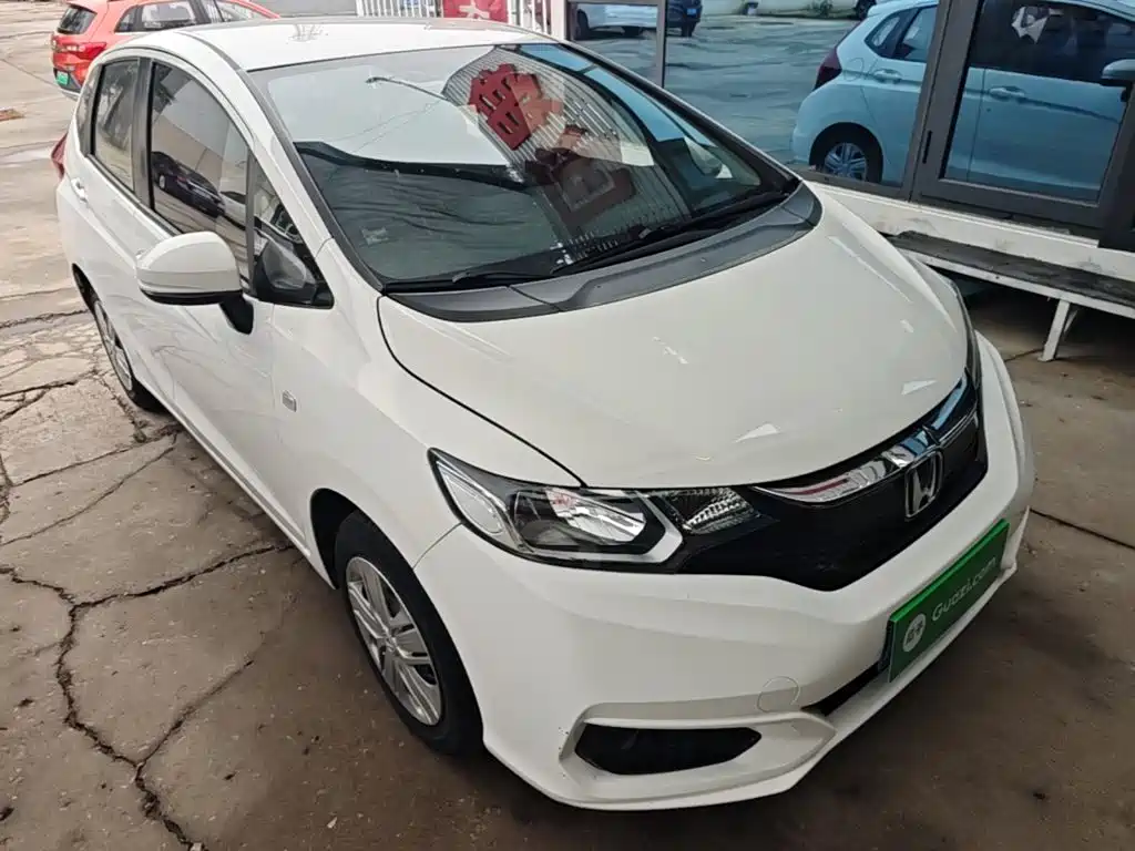 Фото 4 - Honda Fit