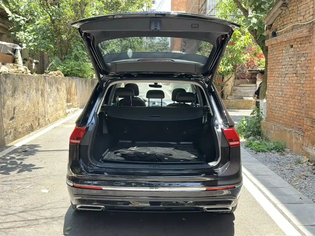 Volkswagen Tiguan L 2021 330TSI Automatic 2WD R-Line Premium фото 4