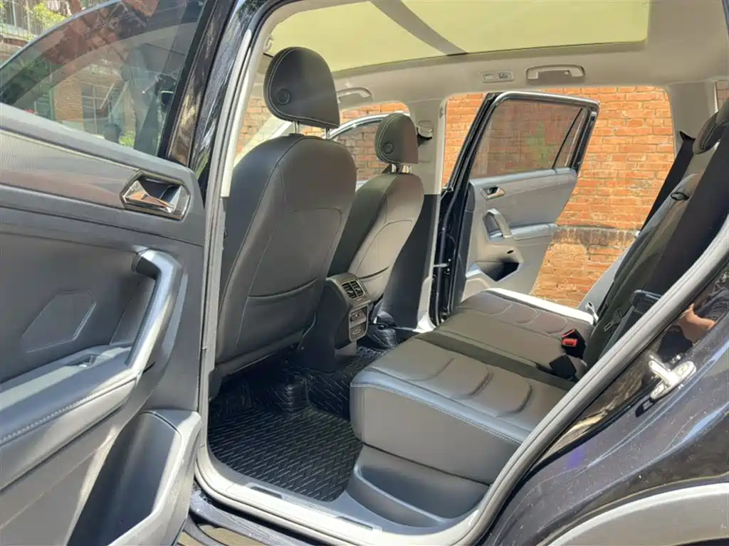 Volkswagen Tiguan L 2021 330TSI Automatic 2WD R-Line Premium фото 19