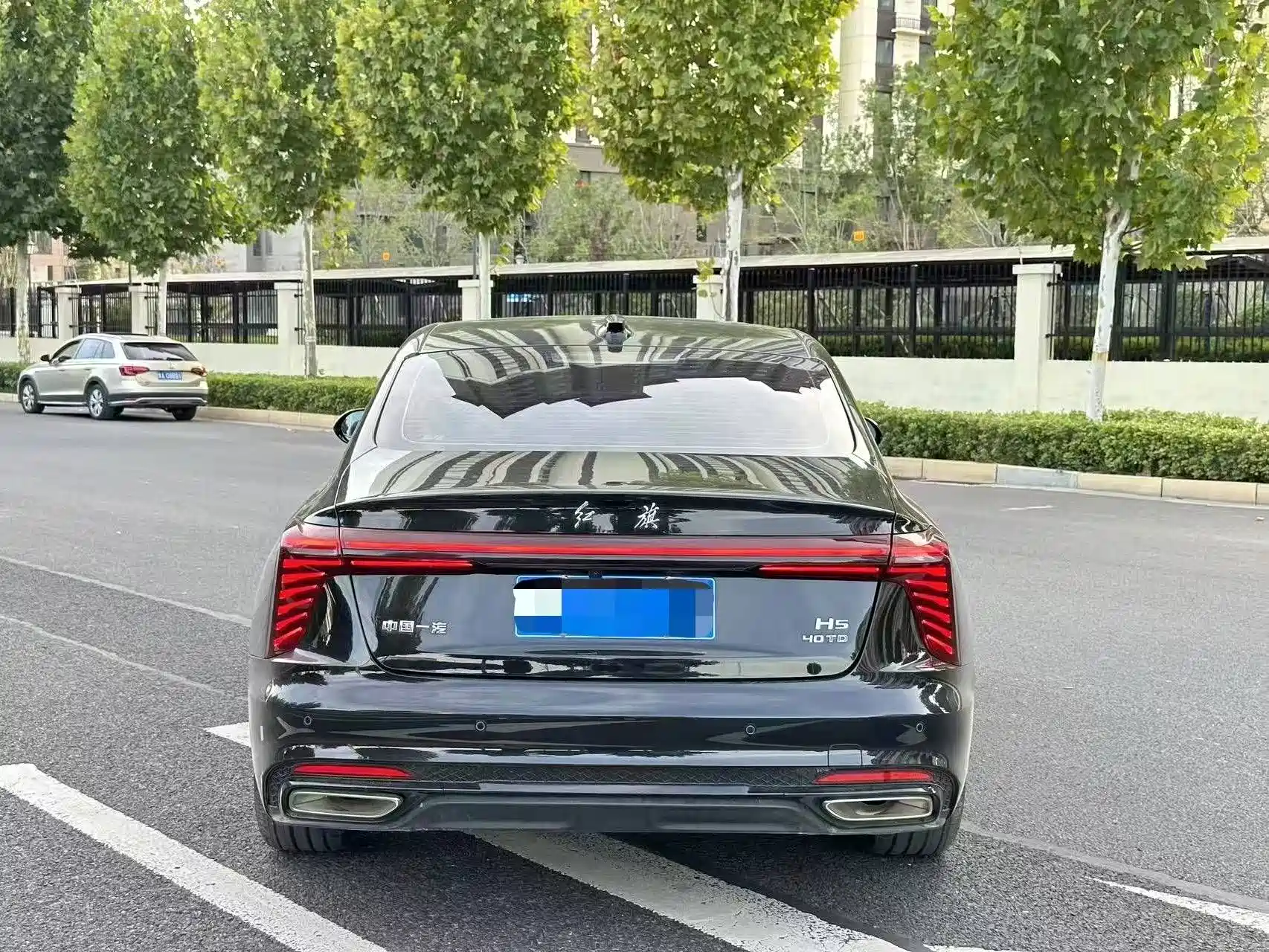 Photo 8 - Hongqi H5