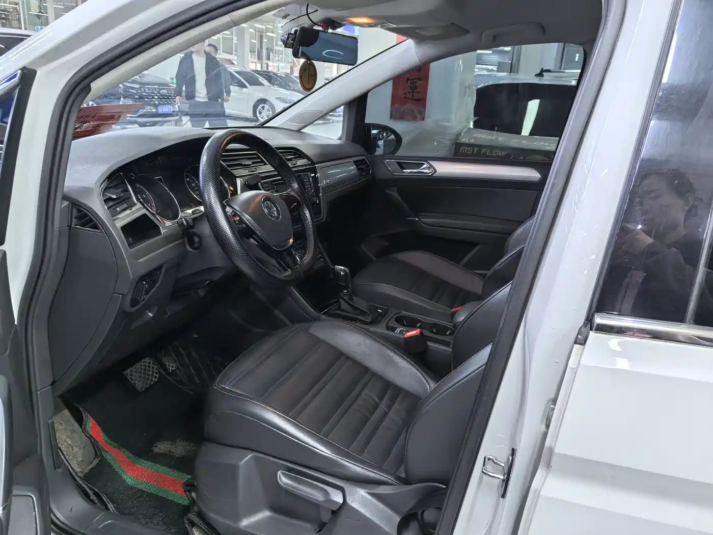 Volkswagen Touran 2016 Touran L 280TSI DSG Comfortline фото 6