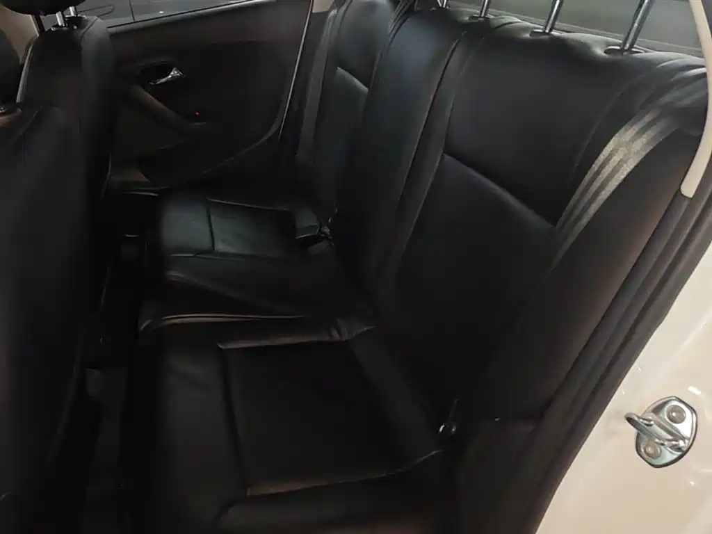 Volkswagen Polo 2016 1.6L Automatic Comfort фото 17