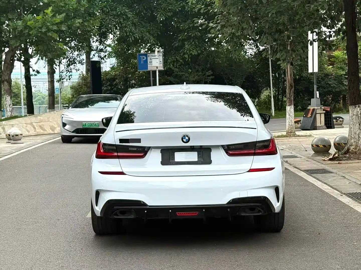 Photo 8 - BMW 3 Series