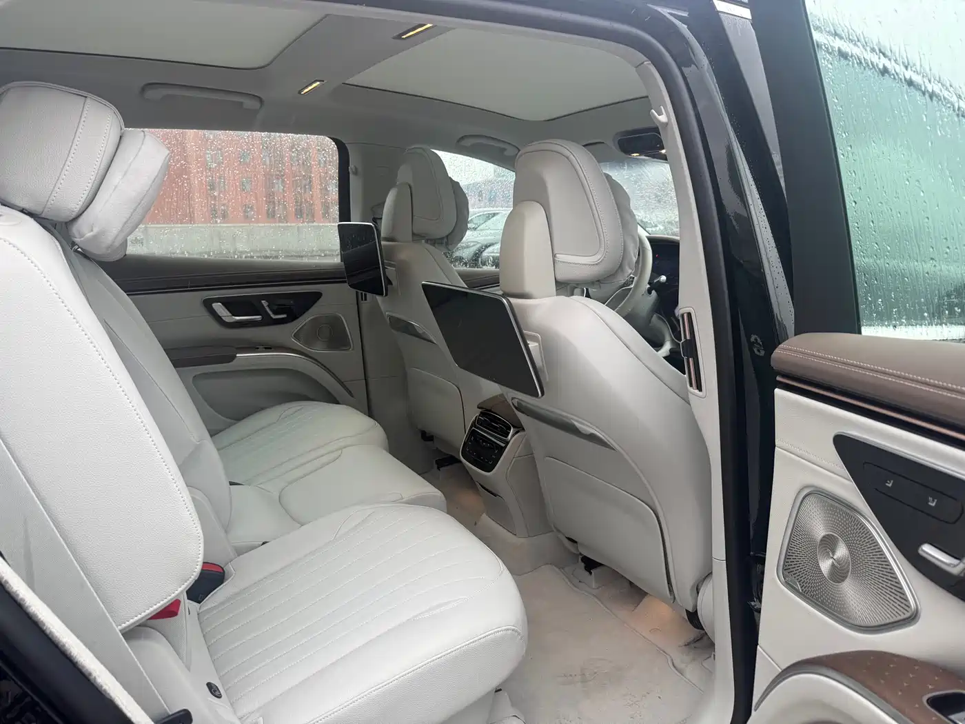 MERCEDES-BENZ EQS SUV