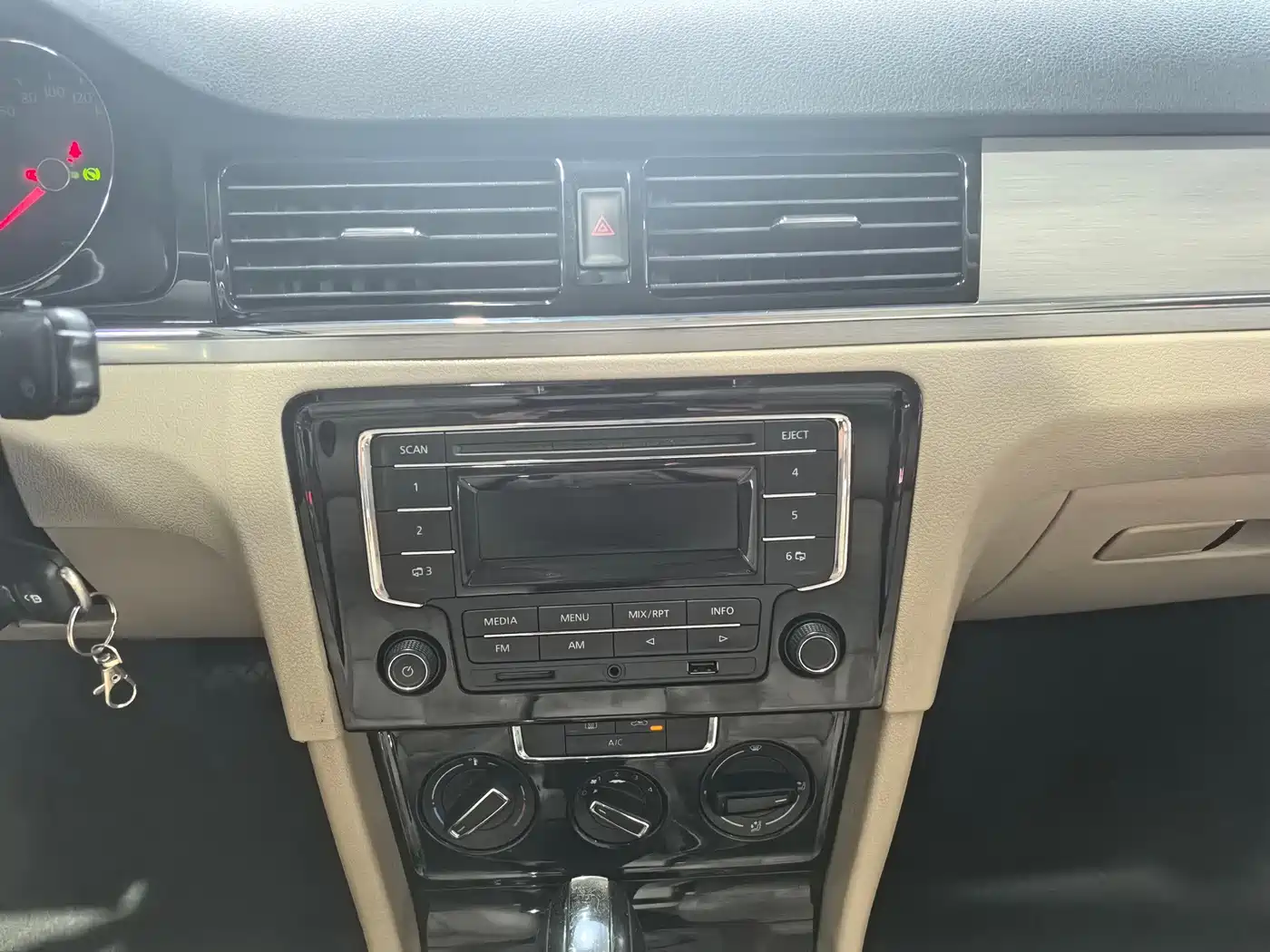 Volkswagen Bora 2013 2013 1.6L Manual Comfort Model