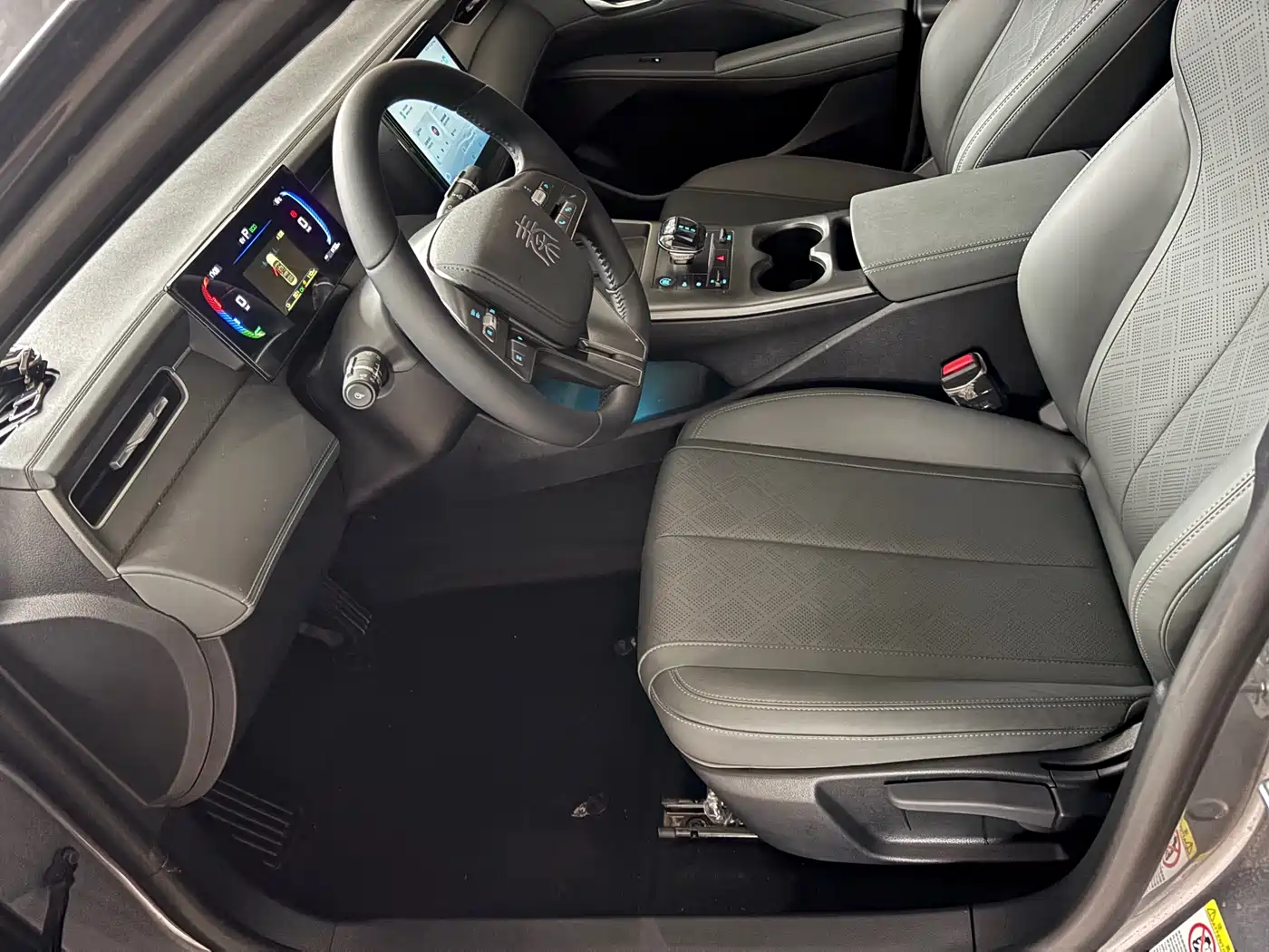BYD Qin PLUS 2025 DM-i Smart Drive 55KM Leader фото 4