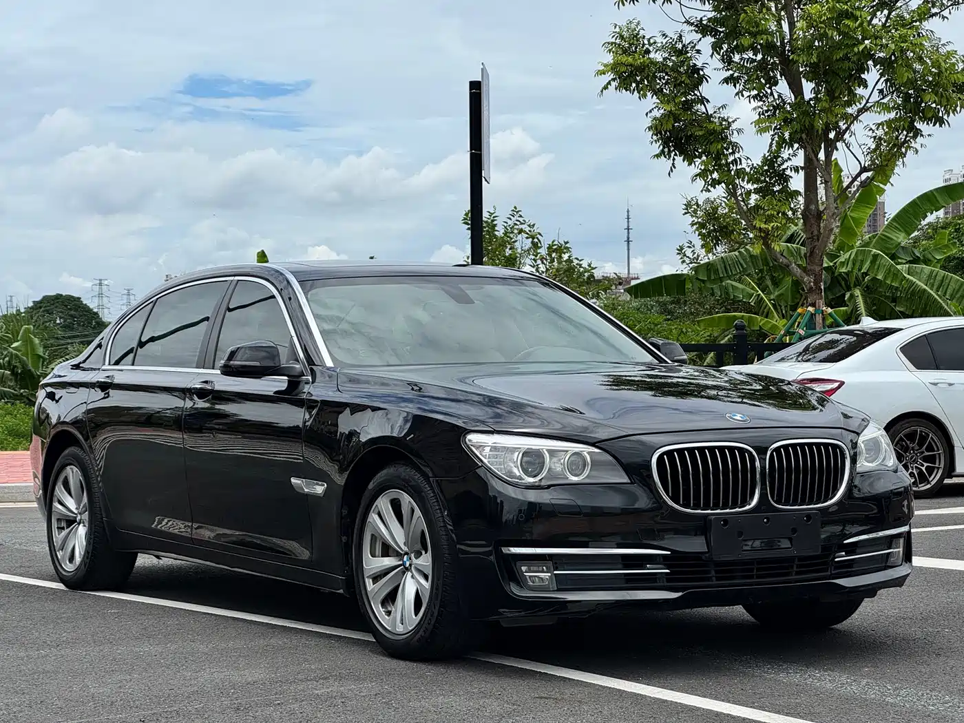 Фото 3 - BMW 7 Series