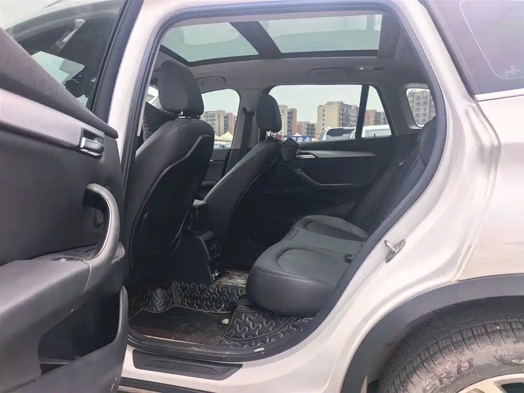 BMW X1 2018 sDrive20Li Leading Model фото 13