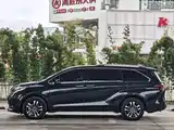Фото 3 - Toyota Granvia