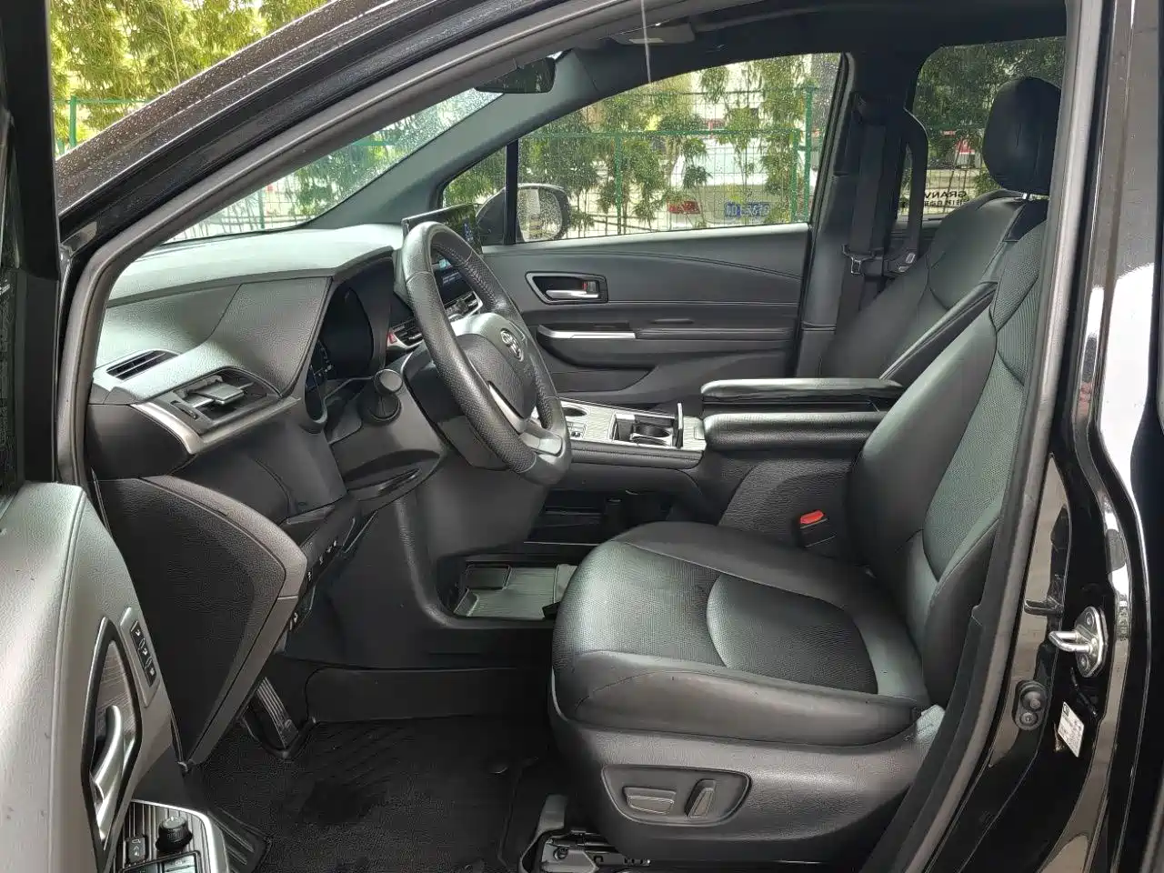 Фото 8 - Toyota Granvia