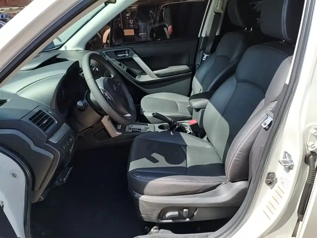 Subaru Forester 2013 2.0i Automatic Luxury Edition фото 11