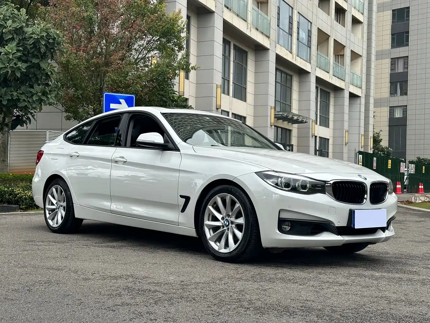 BMW 3 Series GT 2018 320i Fashion фото 3