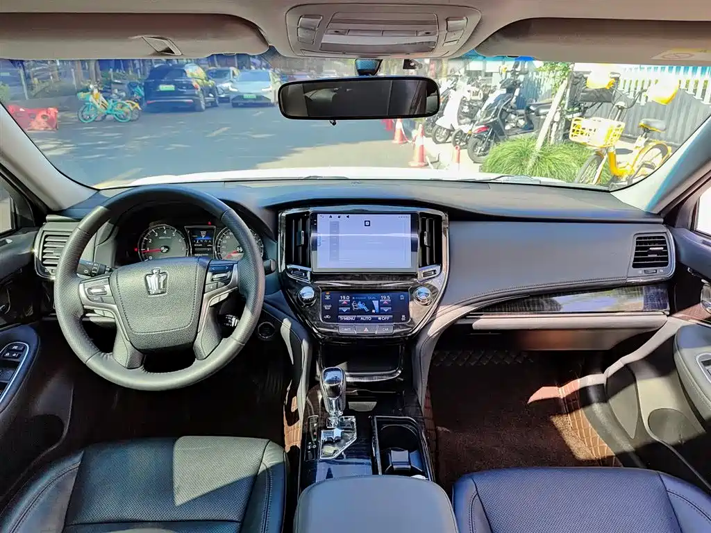 Toyota Crown 2015 2.0T Fashion фото 10
