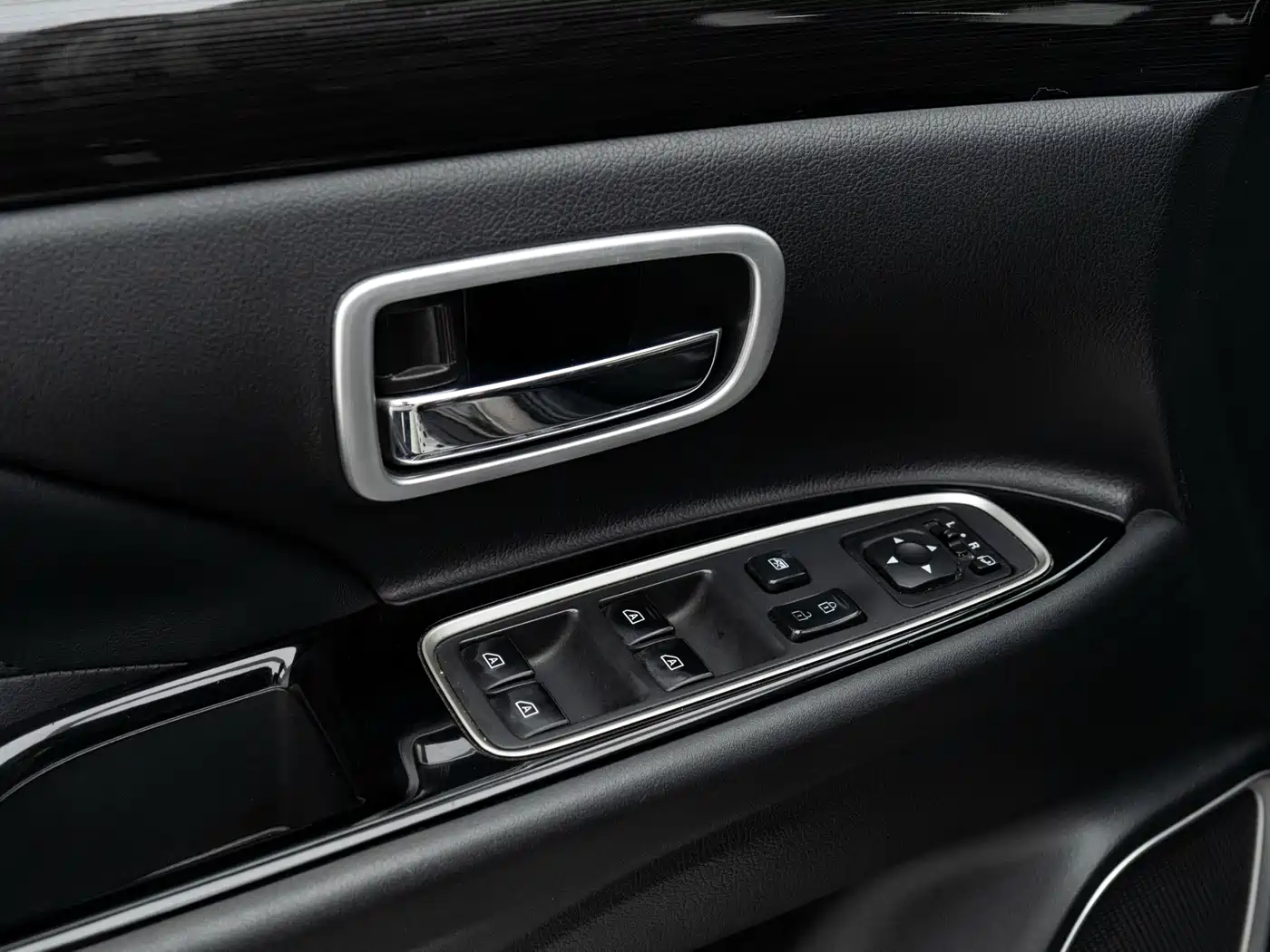 Mitsubishi Outlander 2019 2.4L 4WD Deluxe Edition 7-Seater China VI фото 12