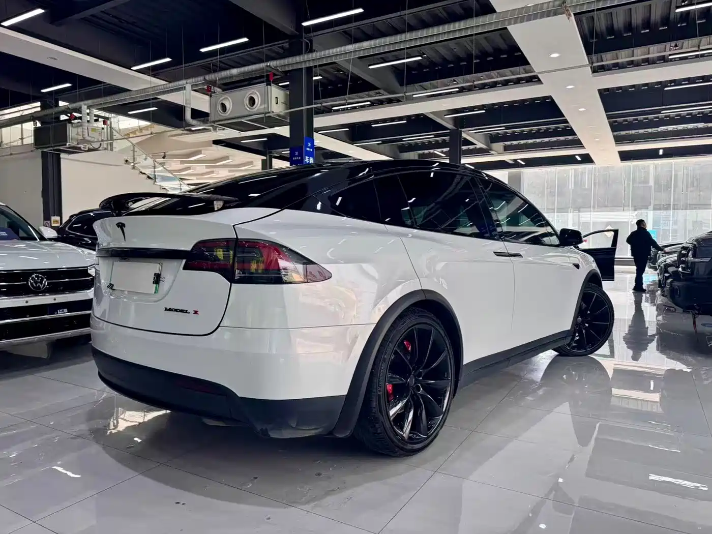 TESLA MODEL X