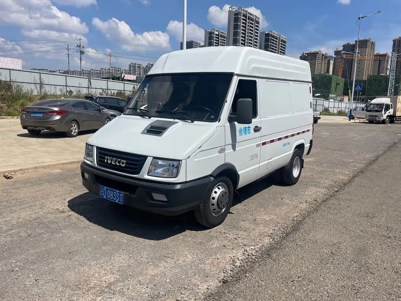 Iveco Daily 2020 2020 Model 2.8T V35 Van Dual-Tire Medium Roof 3 Seats China V