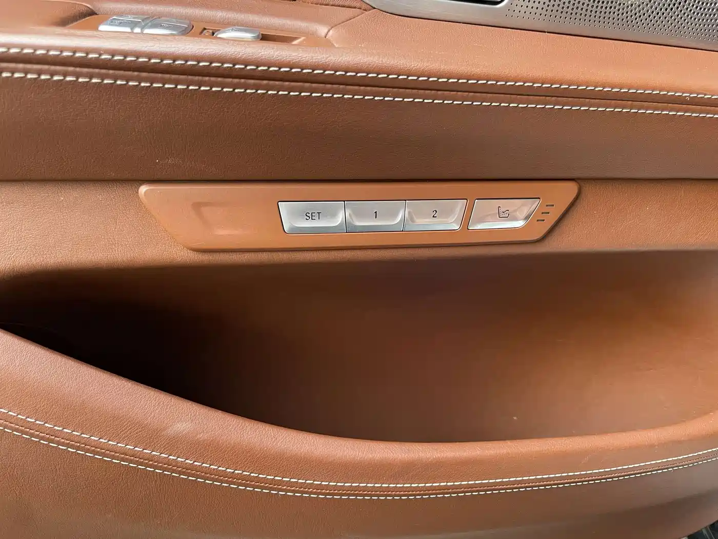 BMW 7 Series 2017 750Li xDrive Personalized Custom Edition 5-Seater фото 19