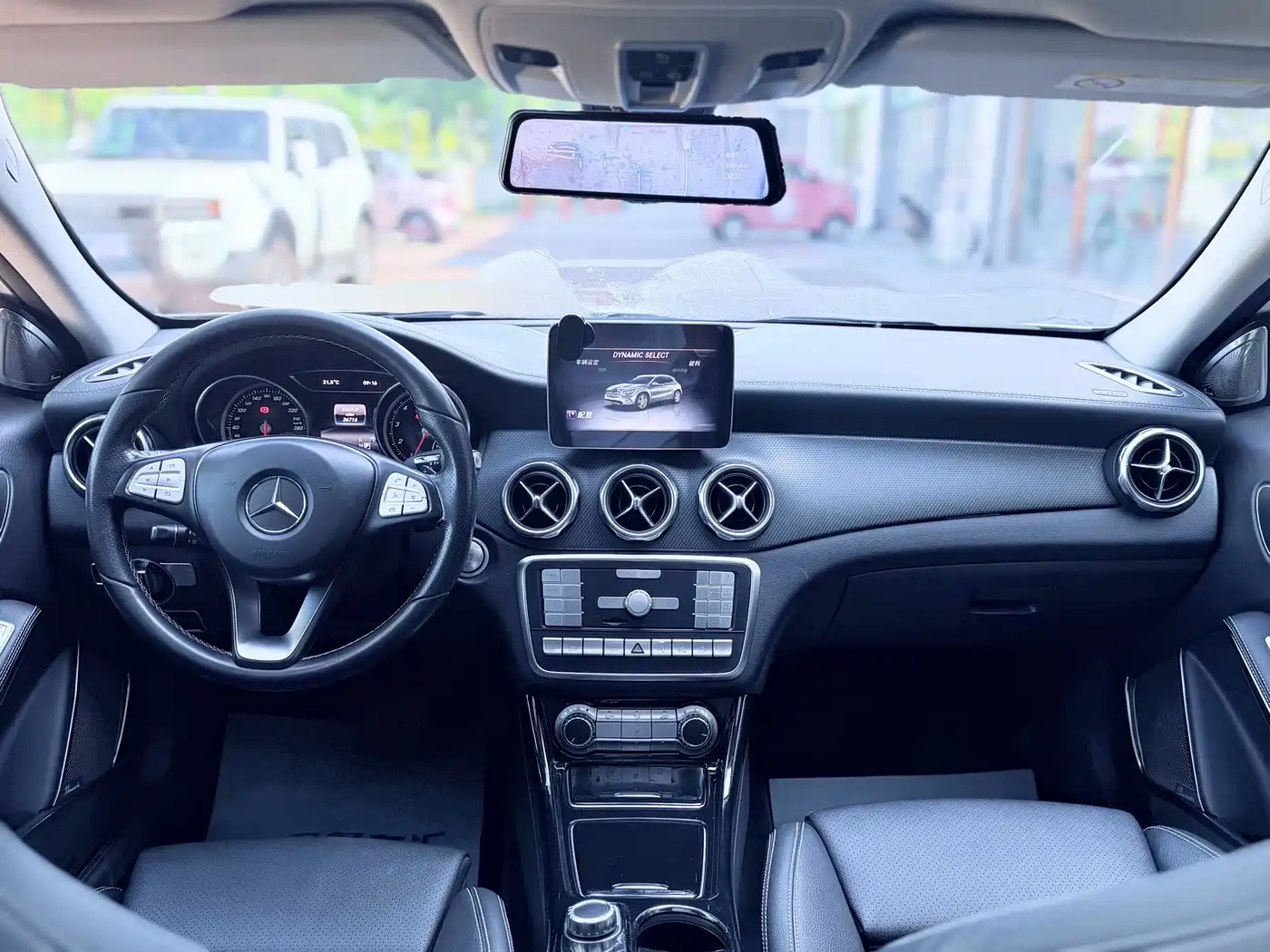 Фото 10 - Mercedes-Benz GLA