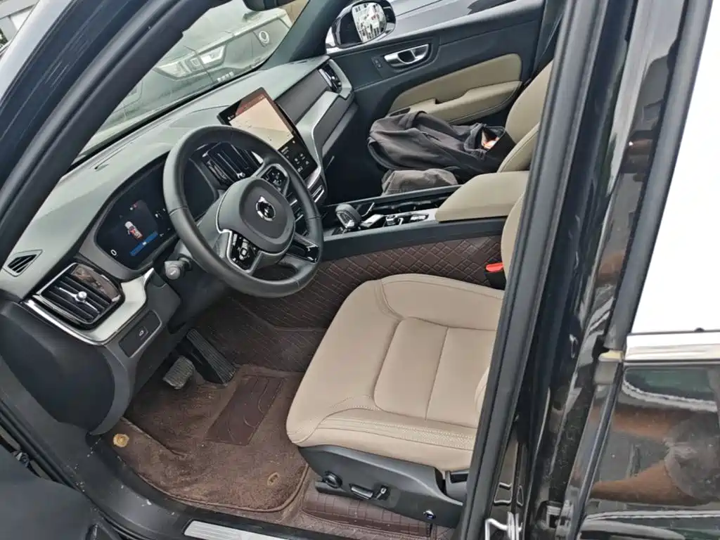 Photo 20 - Volvo XC60