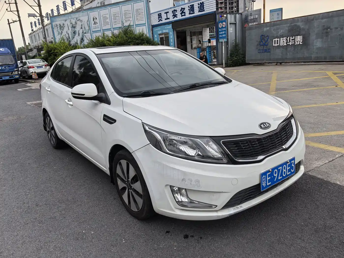 Photo 3 - Kia K2