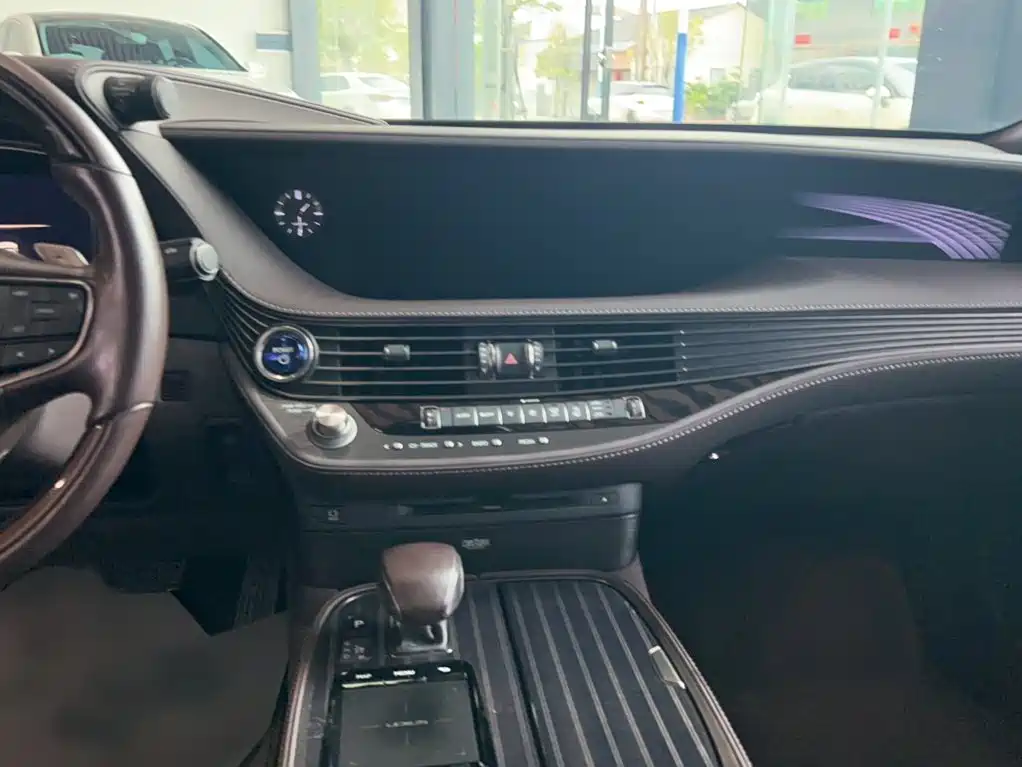 Фото 6 - Lexus LS