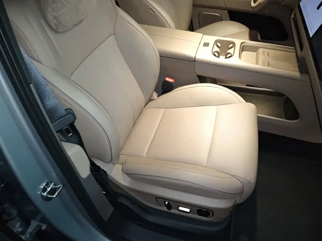 Li Auto i6 2026 2025 4WD Base Model