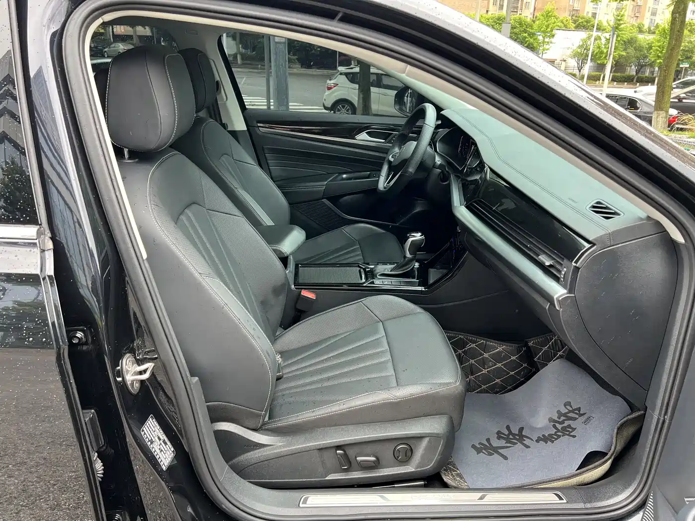 Volkswagen Passat 2025 Outstanding 380TSI Dragon Glory Edition фото 8